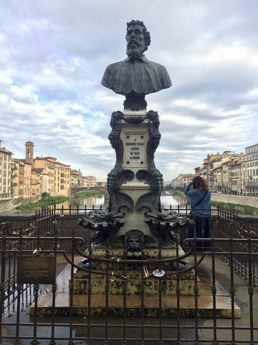 Benvenuto Cellini statue on the Ponte Vecchio